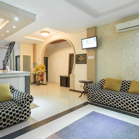Oyo 663 Hotel Sejati Balikpapan Kültér fotó